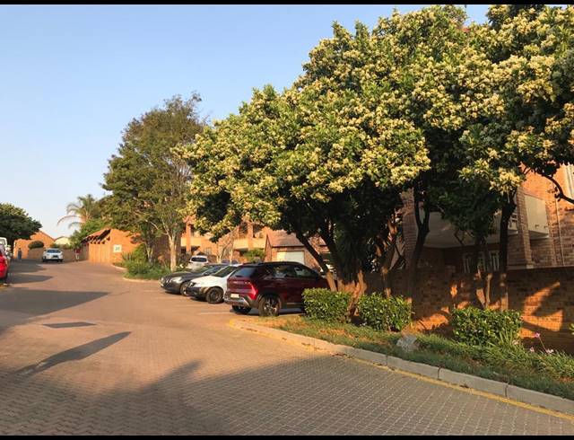 2 BEDROOM TOWNHOUSE RENTED IN DIE HOEWES